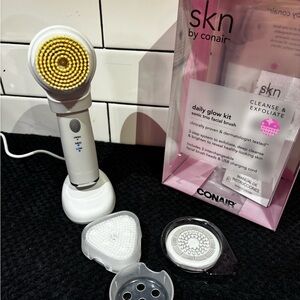 Conair Skn Facial Brush - White and Gold